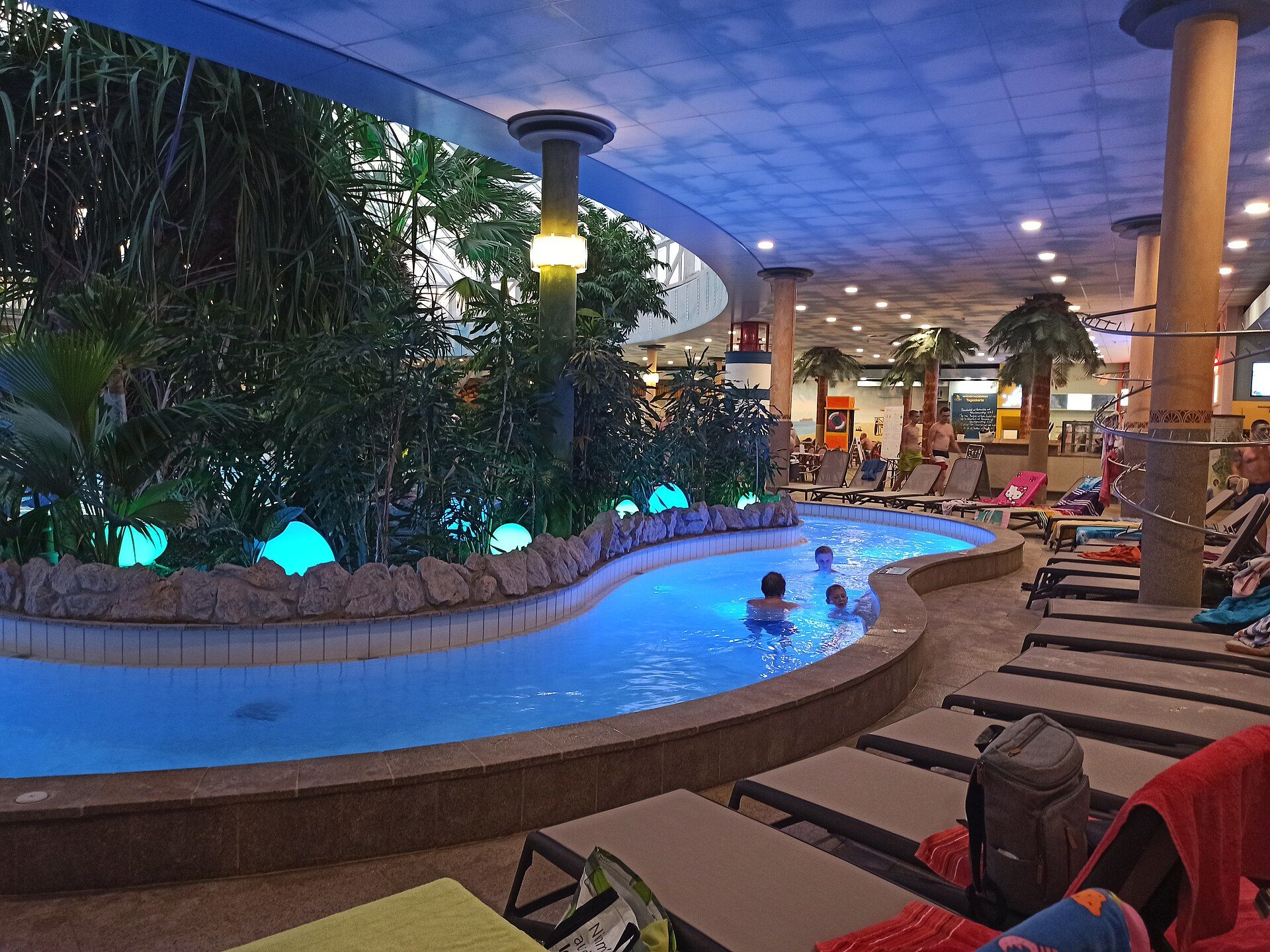 Therme_Erding_ambient_pool_lighting.jpg