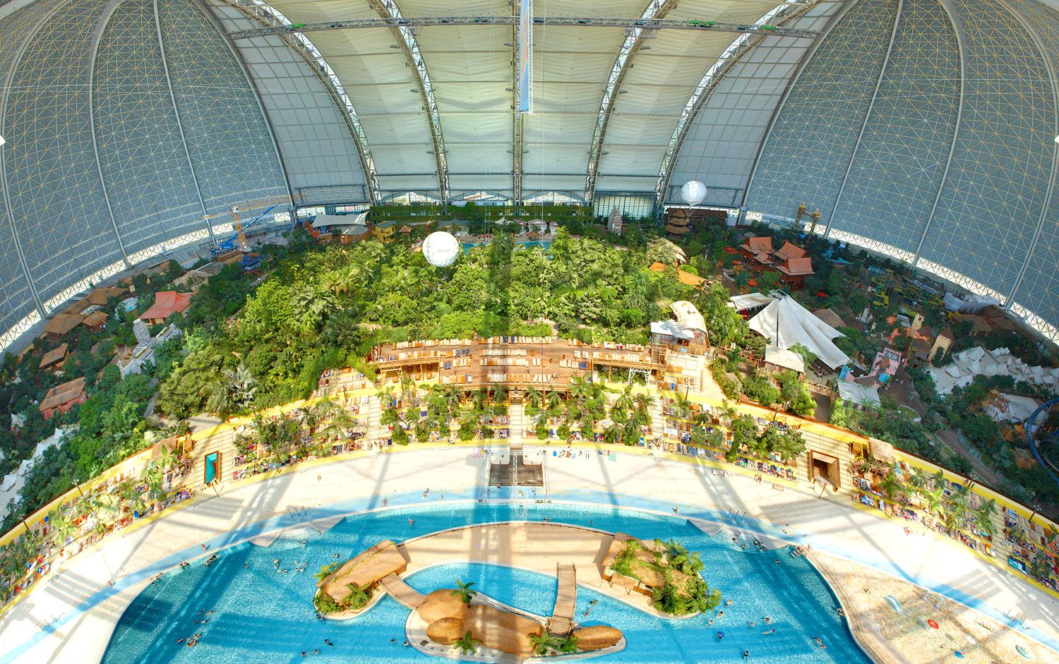 Tropical_Islands_Innenansicht.jpg